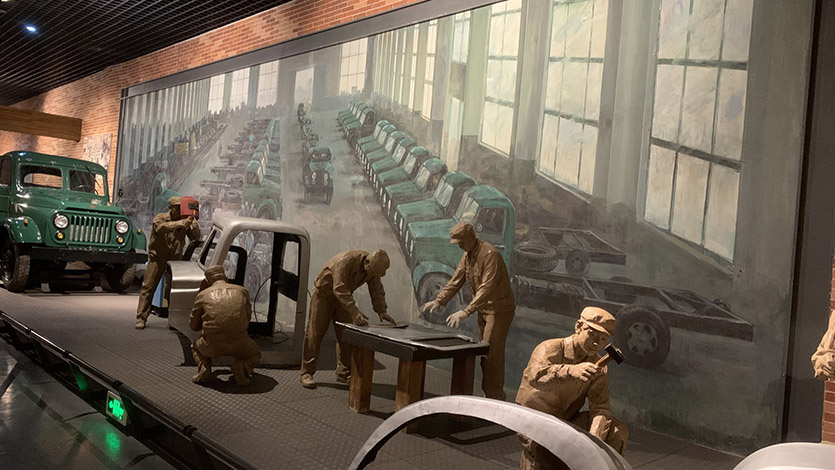 試制“柳江牌”汽車